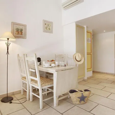 Holiday home Neat With Ac, 3 Km Form The Centre Of *