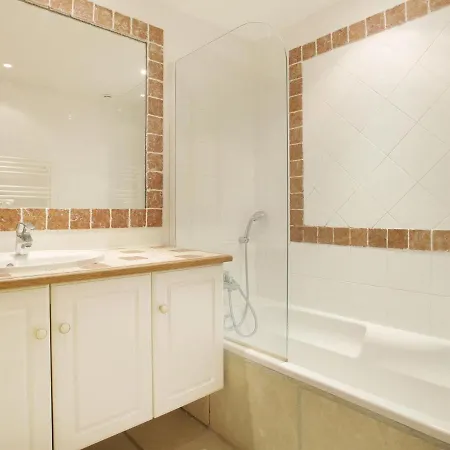 Neat With Ac, 3 Km Form The Centre Of Holiday home Gordes